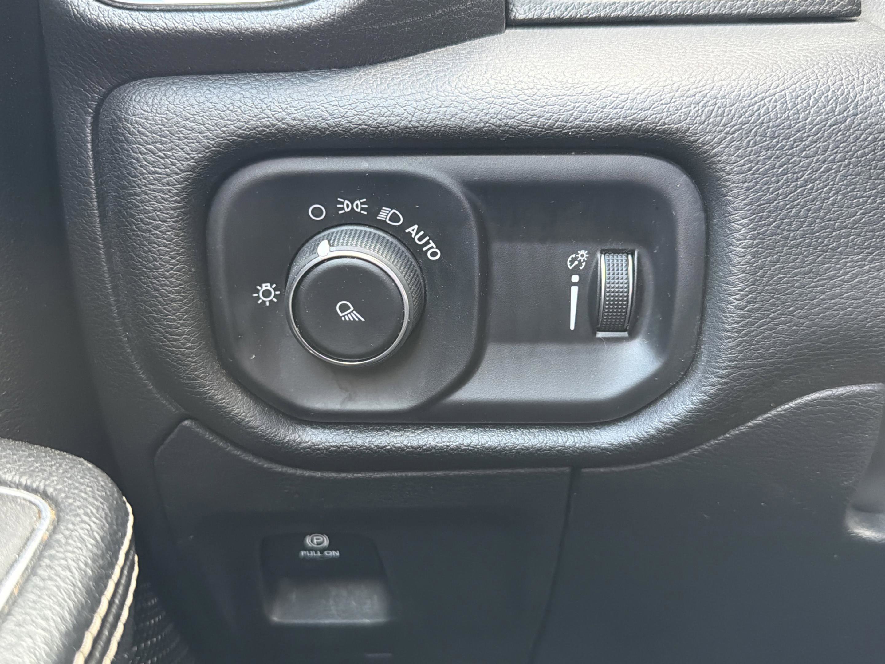 Used 2024 RAM 1500 Laramie image 27