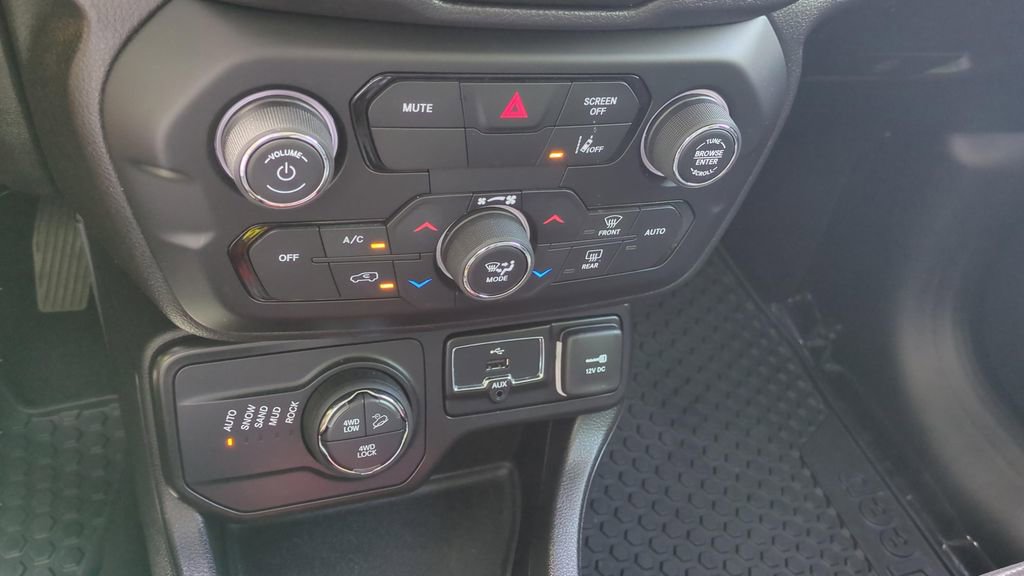 Used 2022 Jeep Renegade Trailhawk AWD/4WD image 22