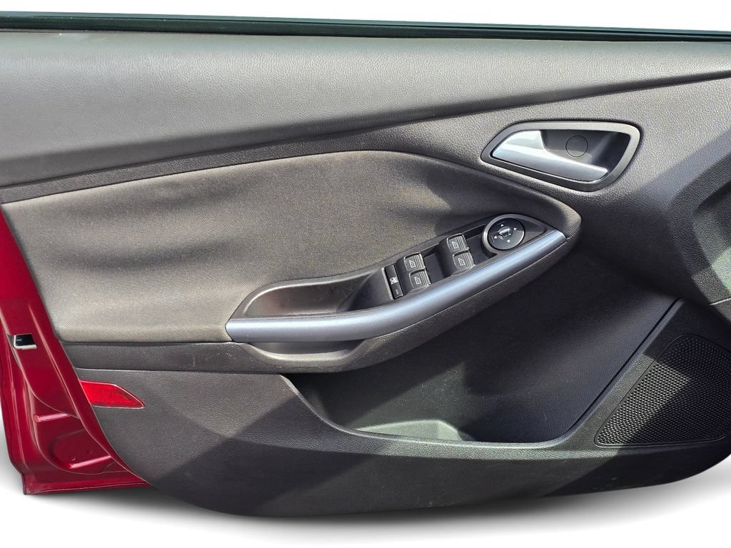 Used 2014 Ford Focus Titanium FWD image 12