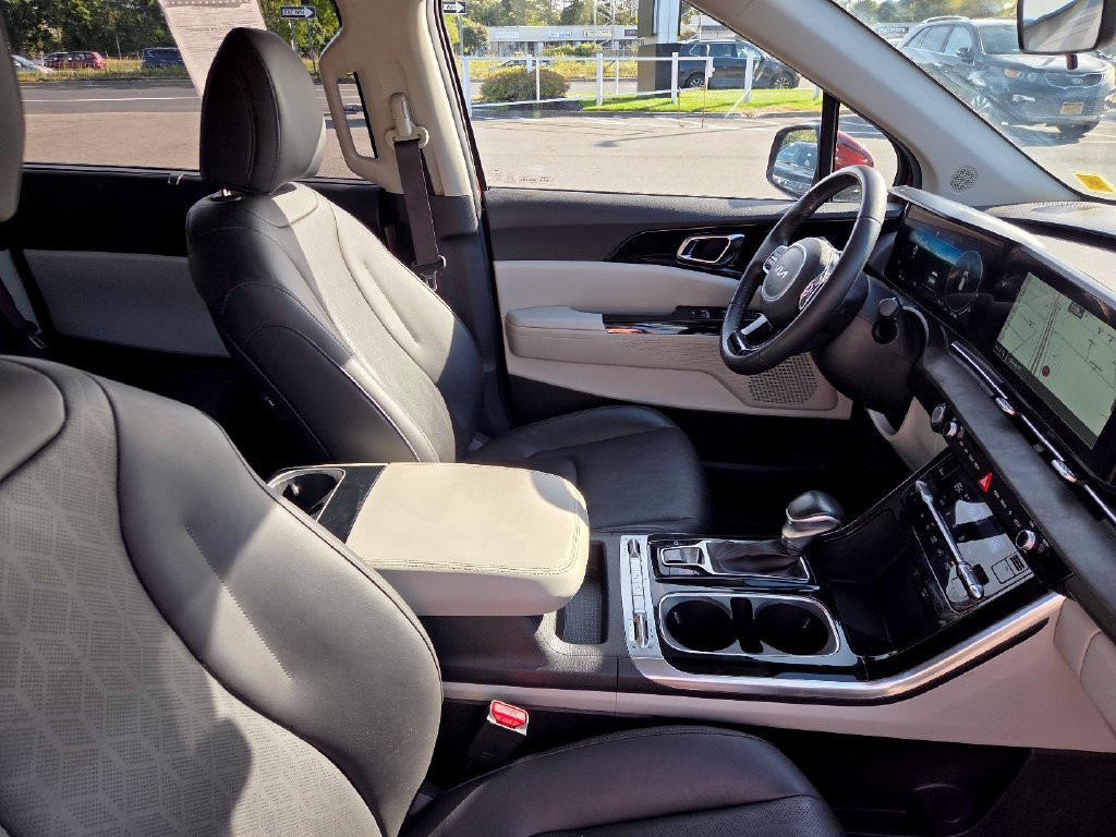 Certified 2024 Kia Carnival SX FWD image 31