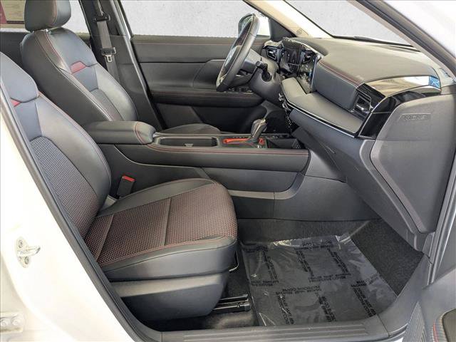 Used 2025 Nissan Kicks SR AWD/4WD image 19