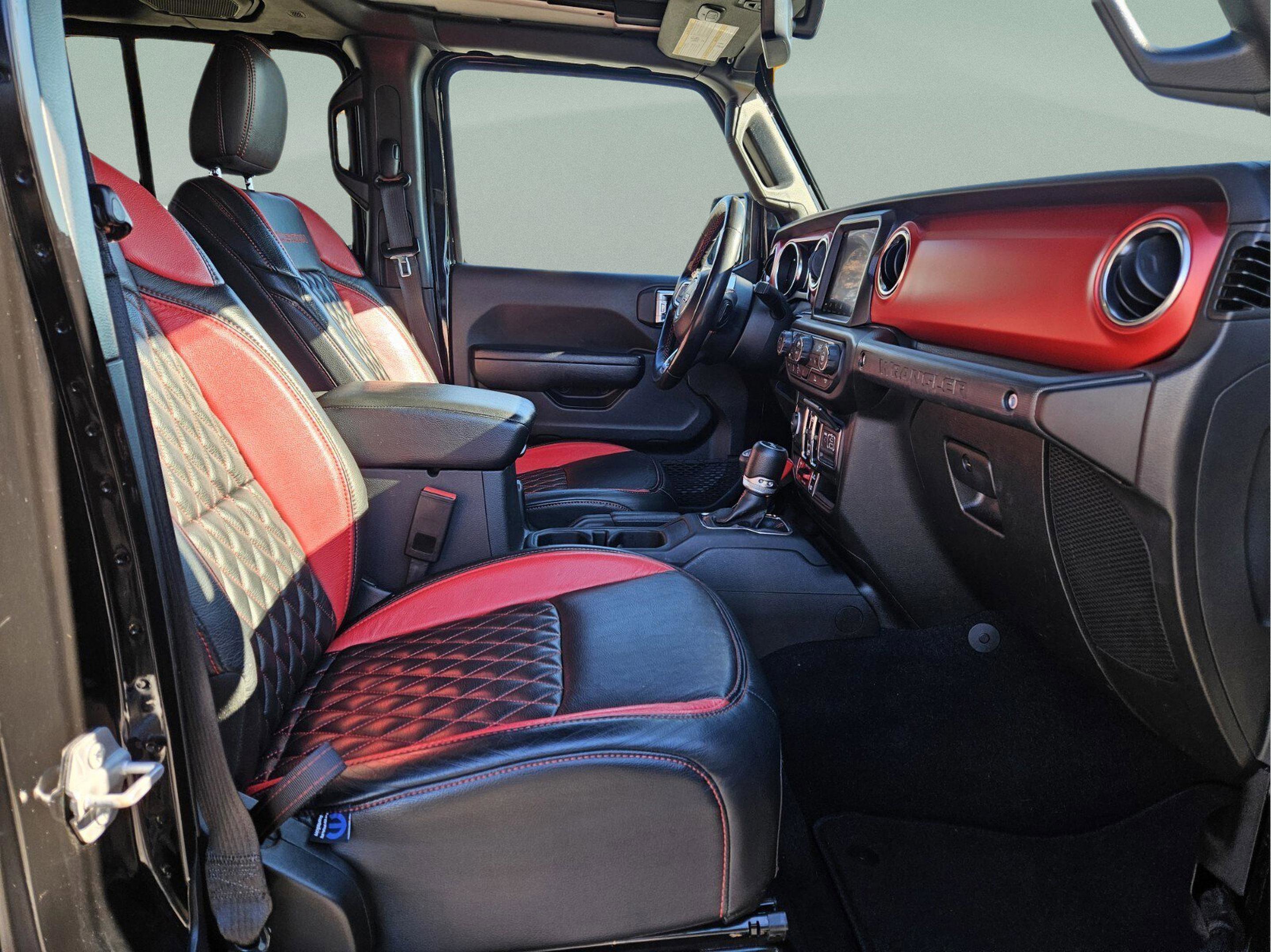 Used 2022 Jeep Wrangler Unlimited Rubicon w/ Xtreme Recon 35" Tire Package image 11