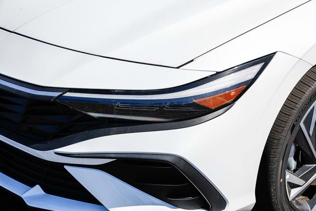 New 2025 Hyundai Elantra SEL image 8