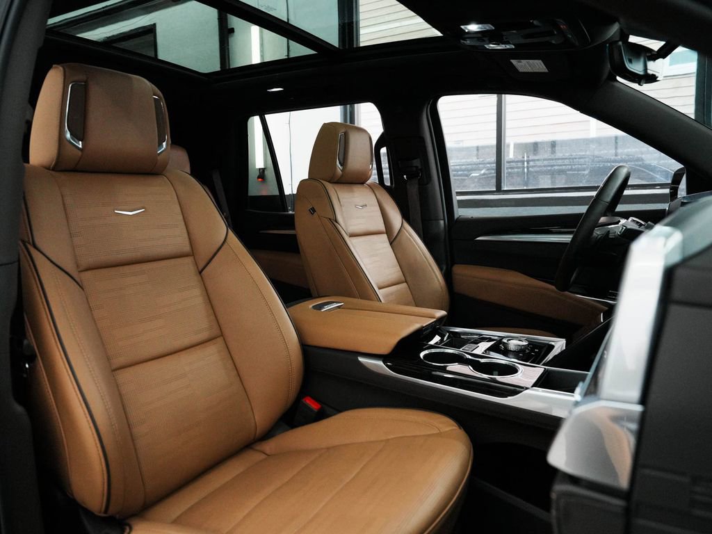 Used 2025 Cadillac Escalade Premium Luxury w/ LPO, Floor Liner Package AWD/4WD image 40