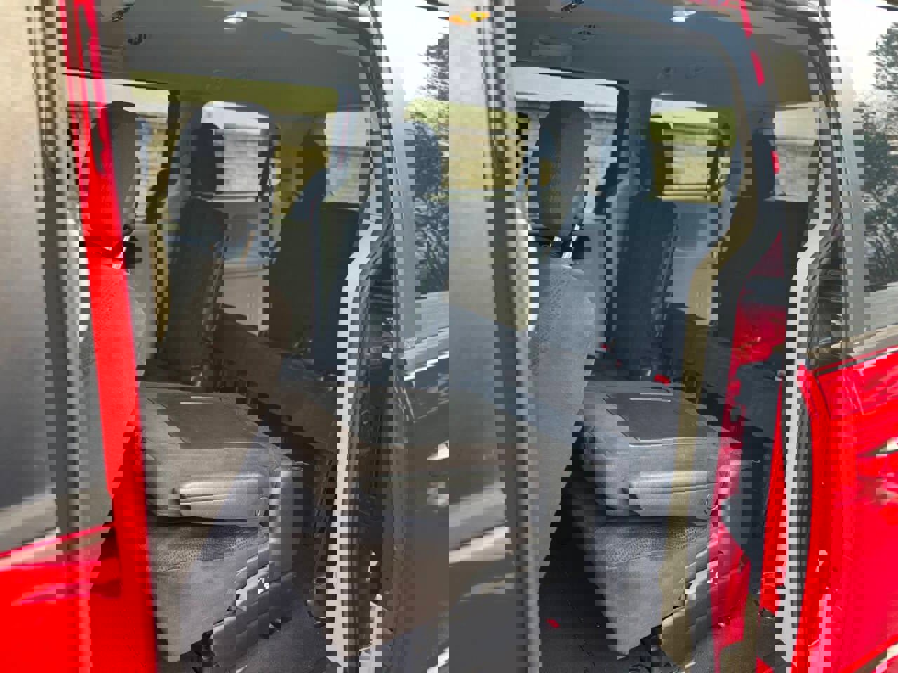 Used 2013 Dodge Grand Caravan SXT image 18