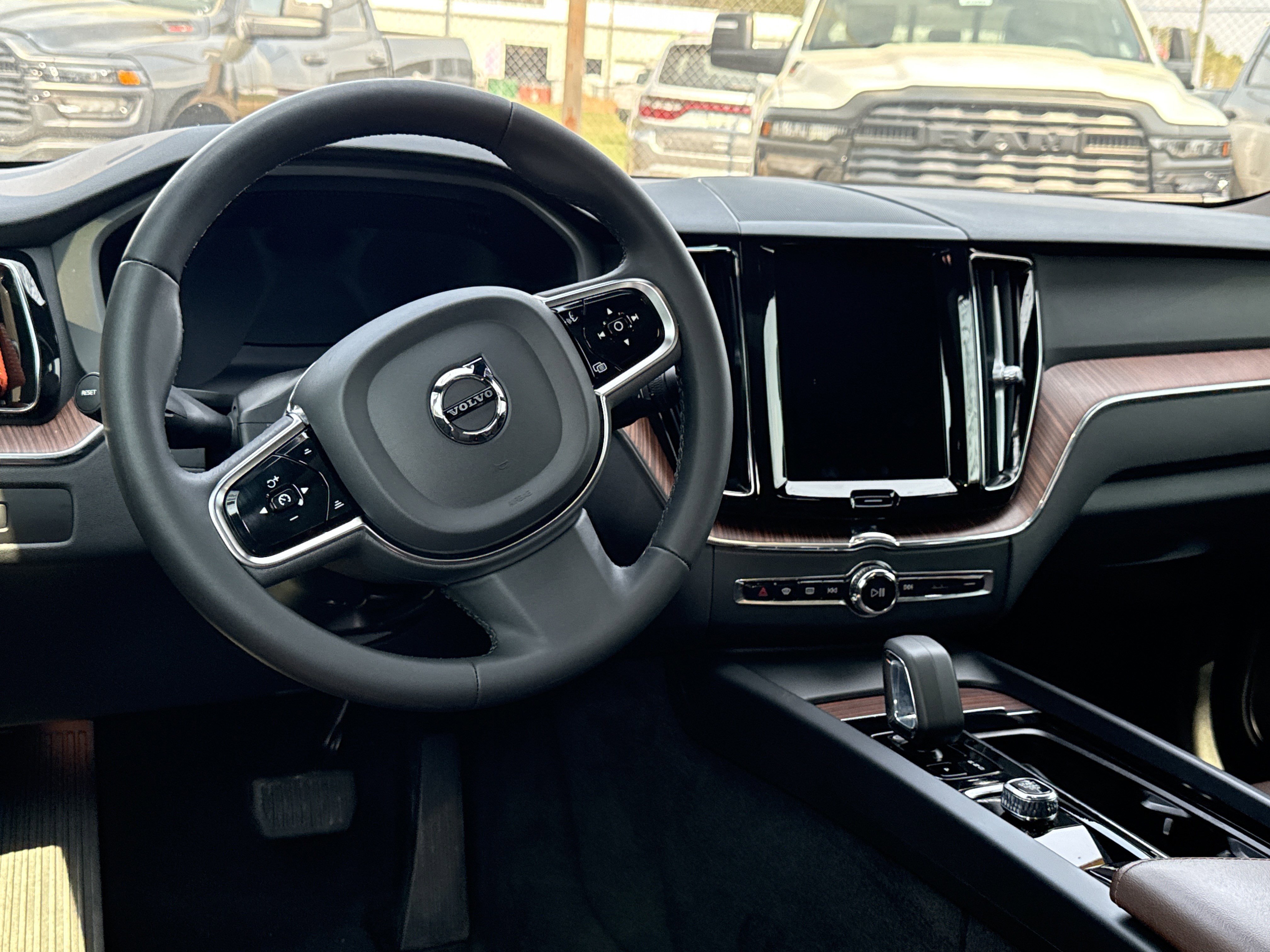 Used 2024 Volvo XC60 B5 Plus AWD/4WD image 22