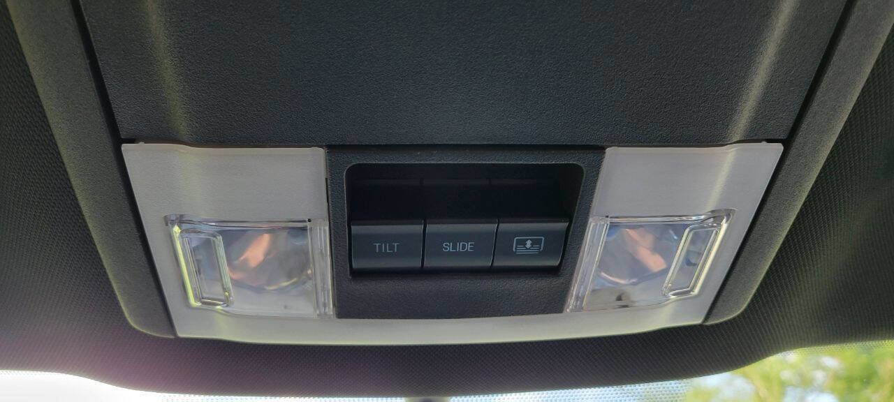 Used 2018 Ford Explorer XLT w/ Equipment Group 202A image 39