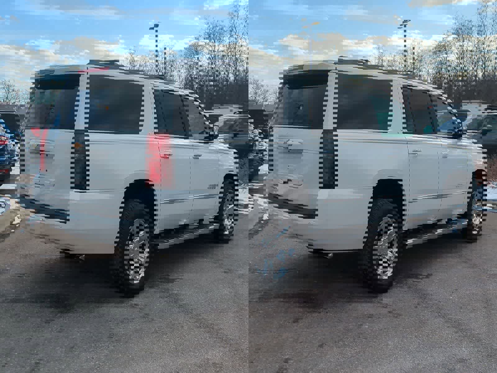 Used 2017 Chevrolet Suburban LT w/ LT Signature Package image 8