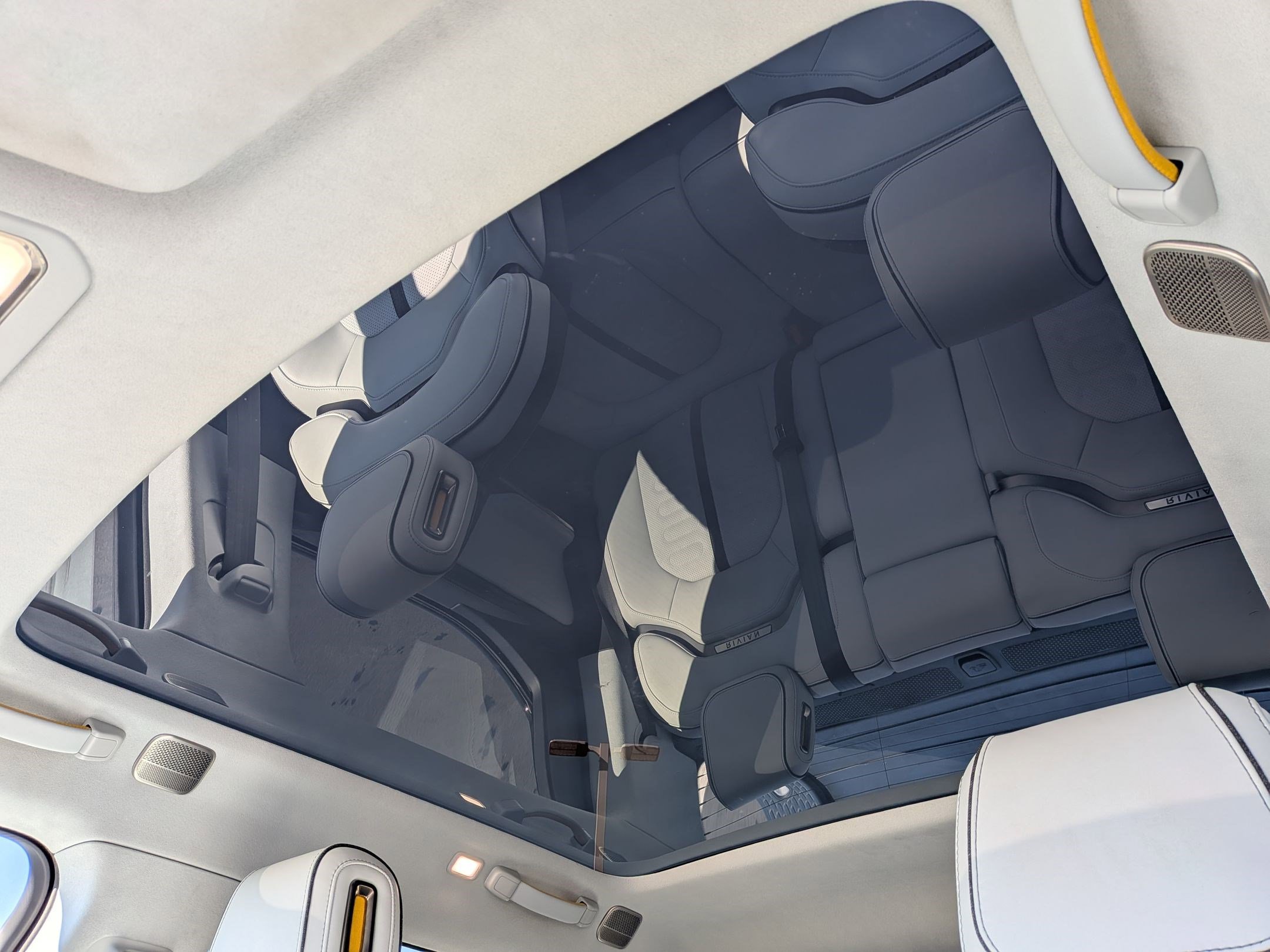 Used 2024 Rivian R1T Adventure image 27