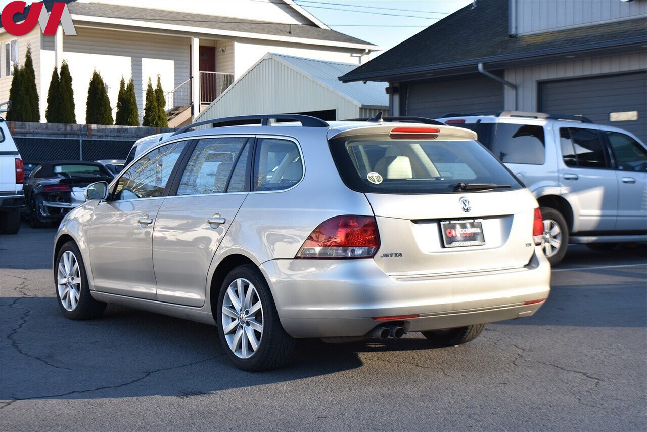 Used 2013 Volkswagen Jetta TDI FWD image 2