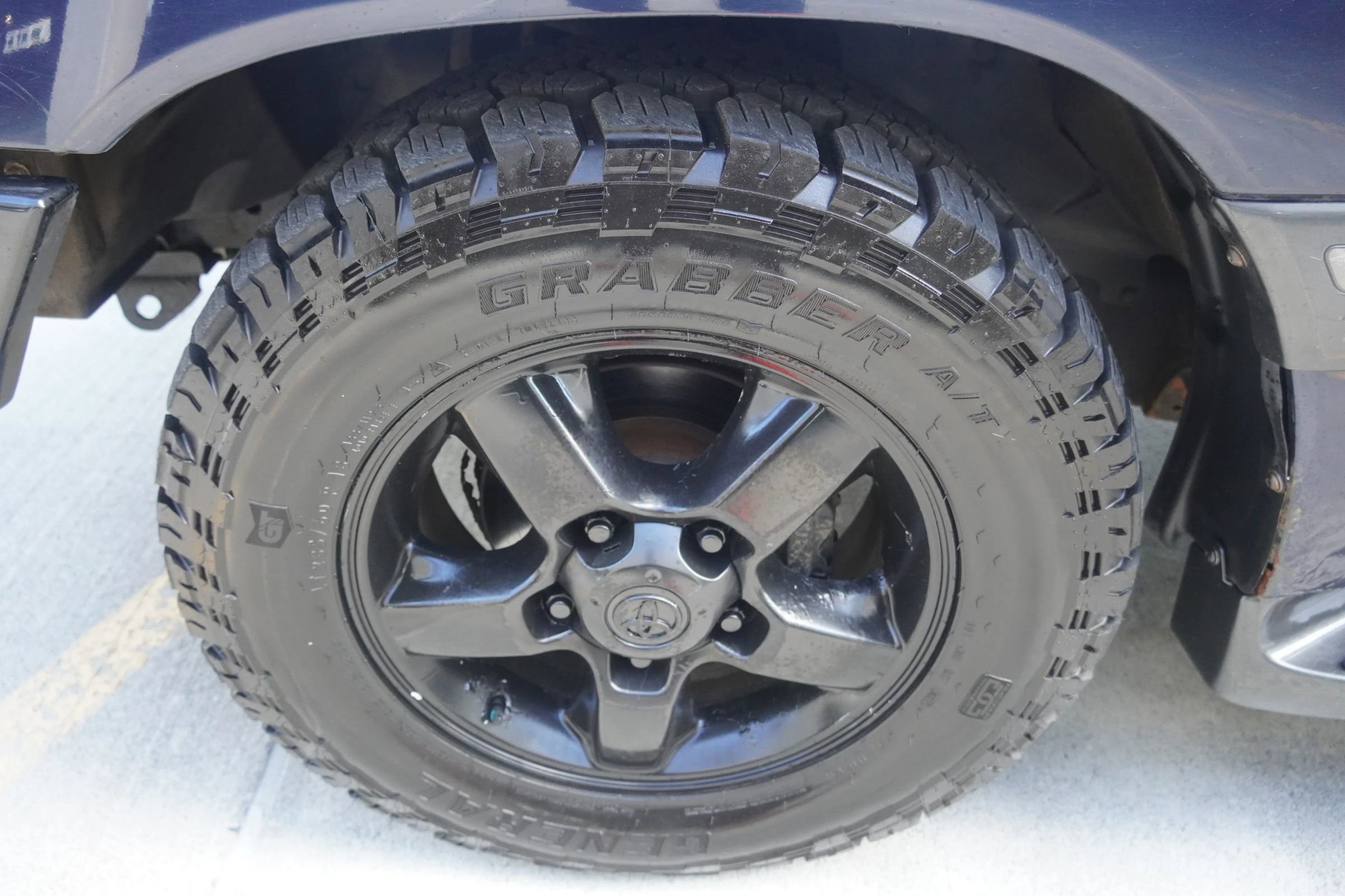 Used 2004 Toyota Land Cruiser AWD/4WD image 39