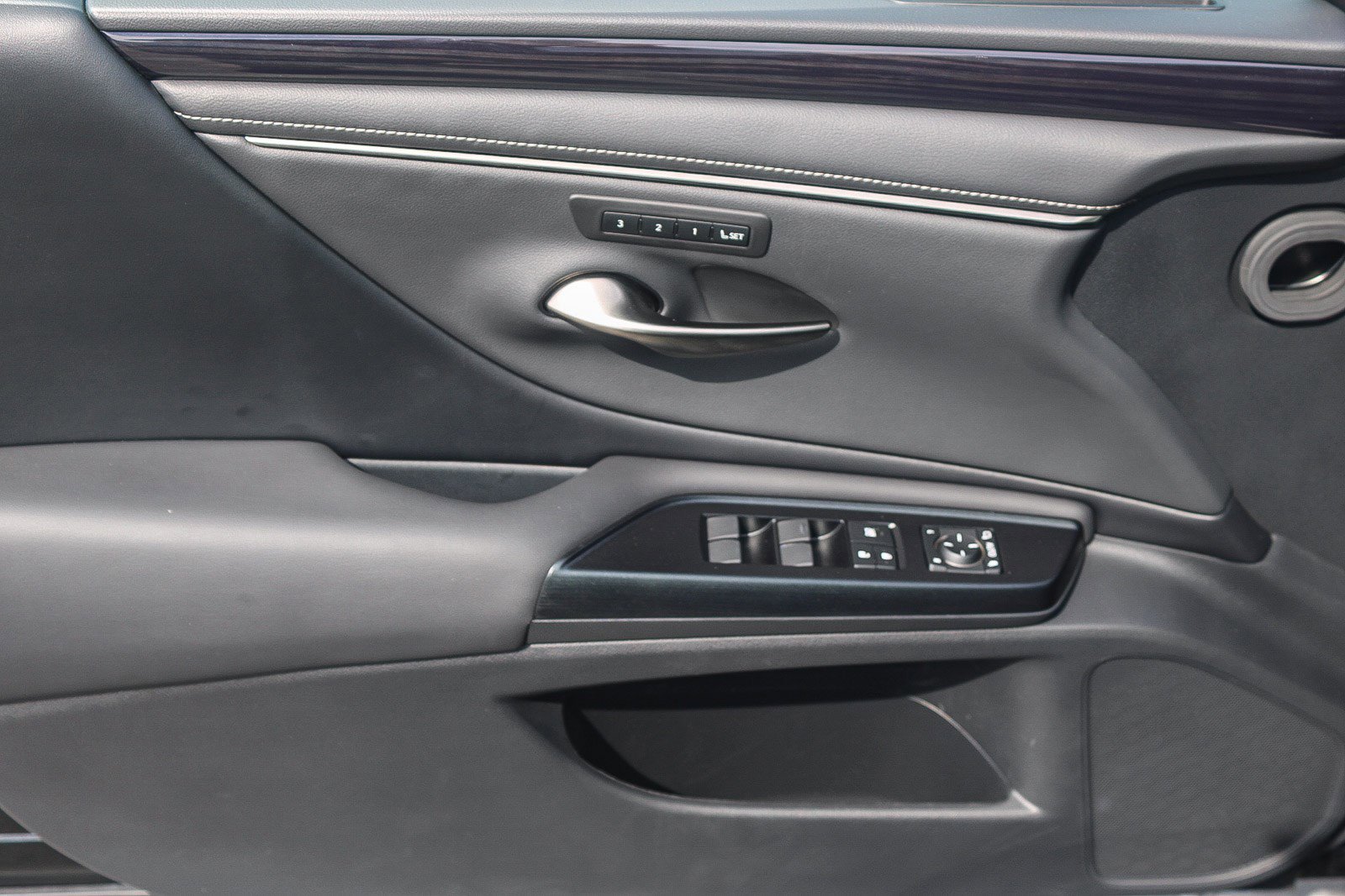 Used 2020 Lexus ES 350 w/ Premium Package image 21