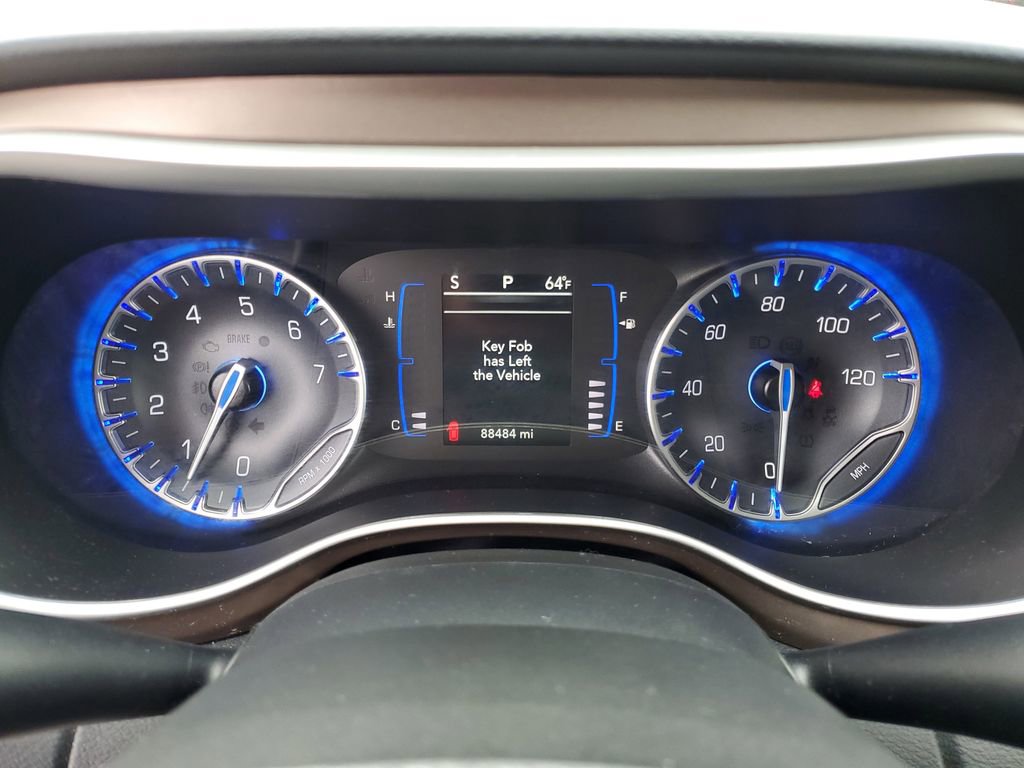 Used 2022 Chrysler Voyager LX image 14