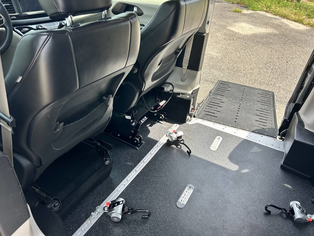 Used 2020 Chrysler Voyager Lxi image 15