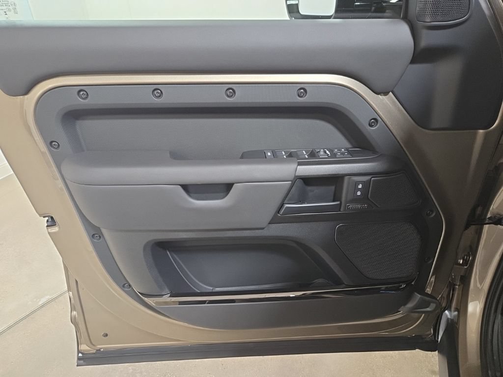 New 2026 Land Rover Defender 110 AWD/4WD image 24