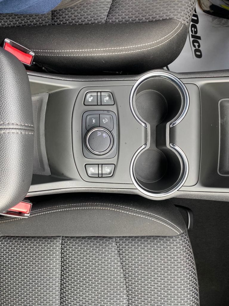 Used 2022 GMC Terrain SLE w/ Driver Convenience Package image 23