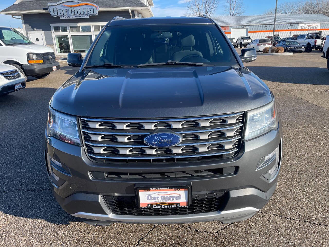 Used 2017 Ford Explorer XLT AWD/4WD image 8
