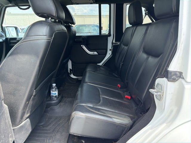 Used 2016 Jeep Wrangler Unlimited Sahara w/ Connectivity Group AWD/4WD image 17