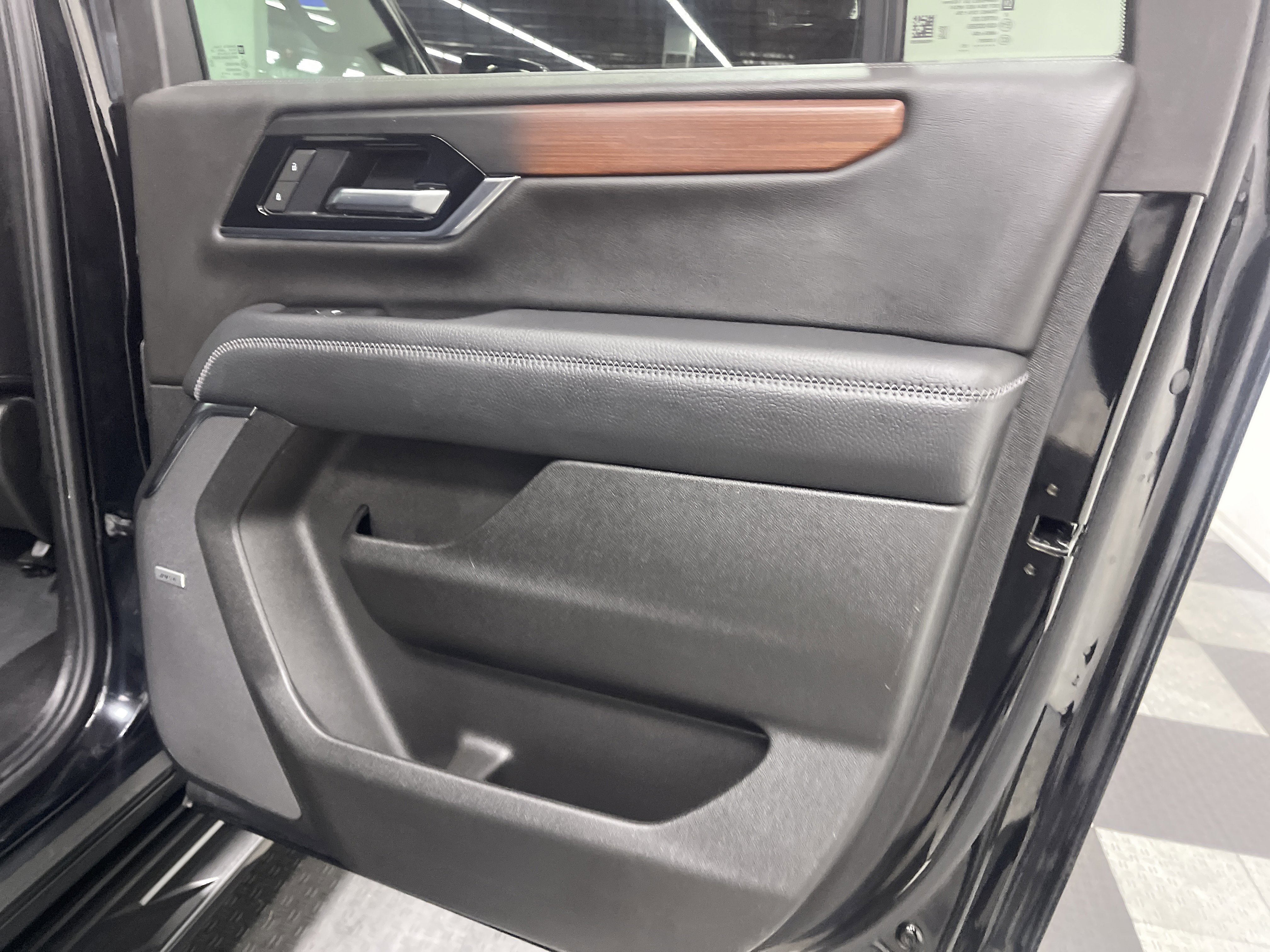Used 2025 GMC Yukon XL Denali image 19