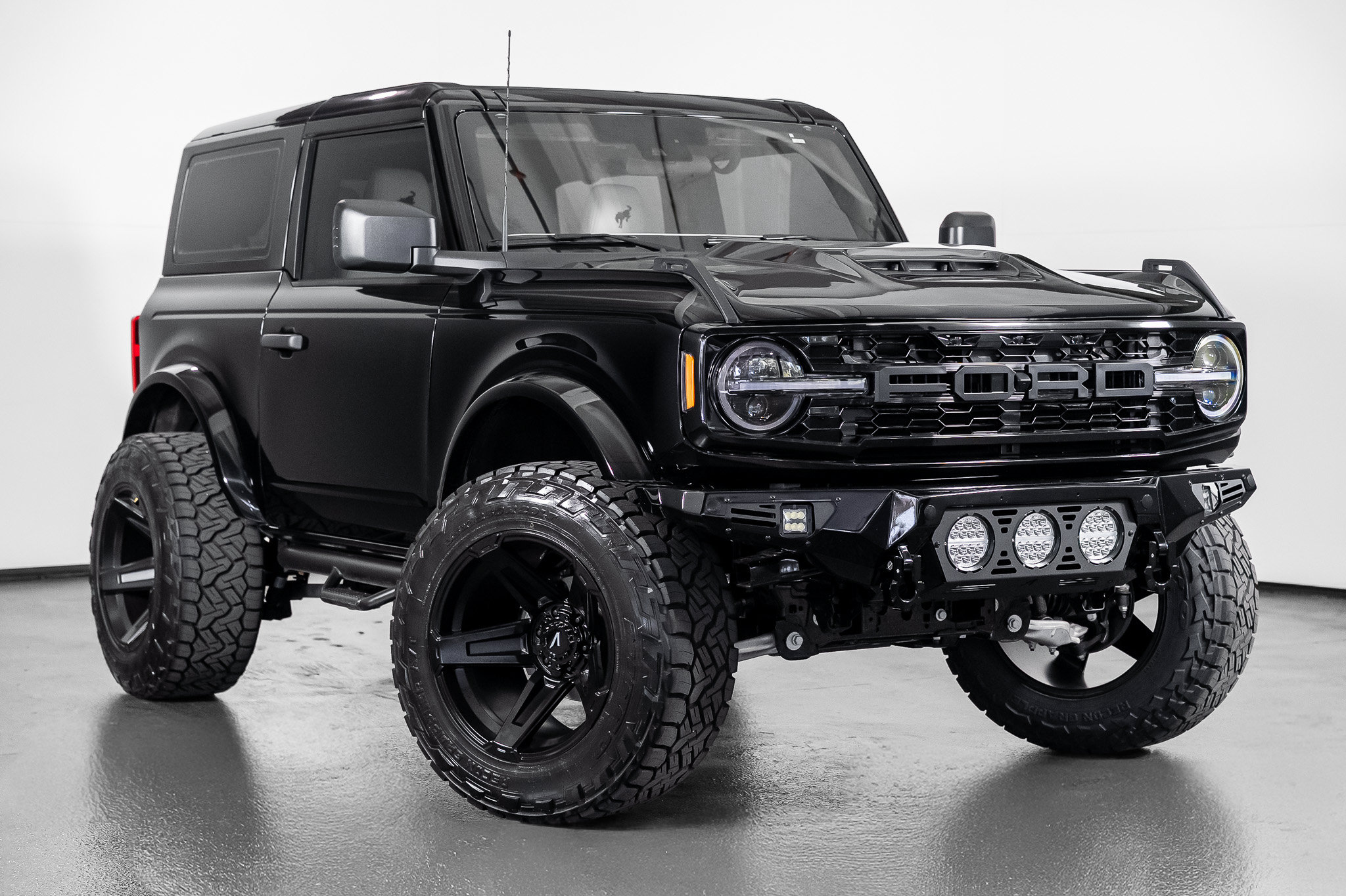 Used 2025 Ford Bronco 2-Door AWD/4WD image 1