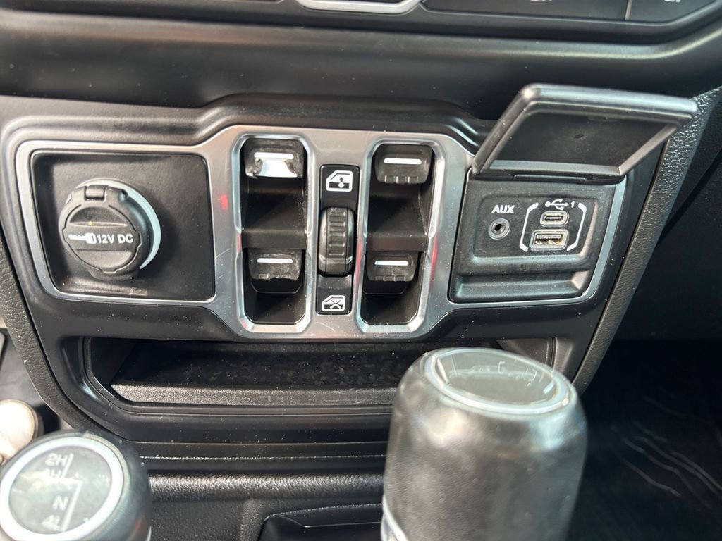 Used 2022 Jeep Gladiator Overland w/ Popular Equipment Package AWD/4WD image 6