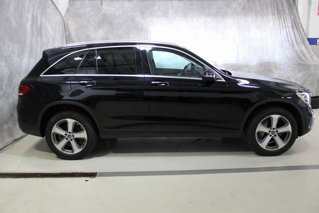Used 2022 Mercedes-Benz GLC 300 4MATIC w/ Premium Package Lite image 2