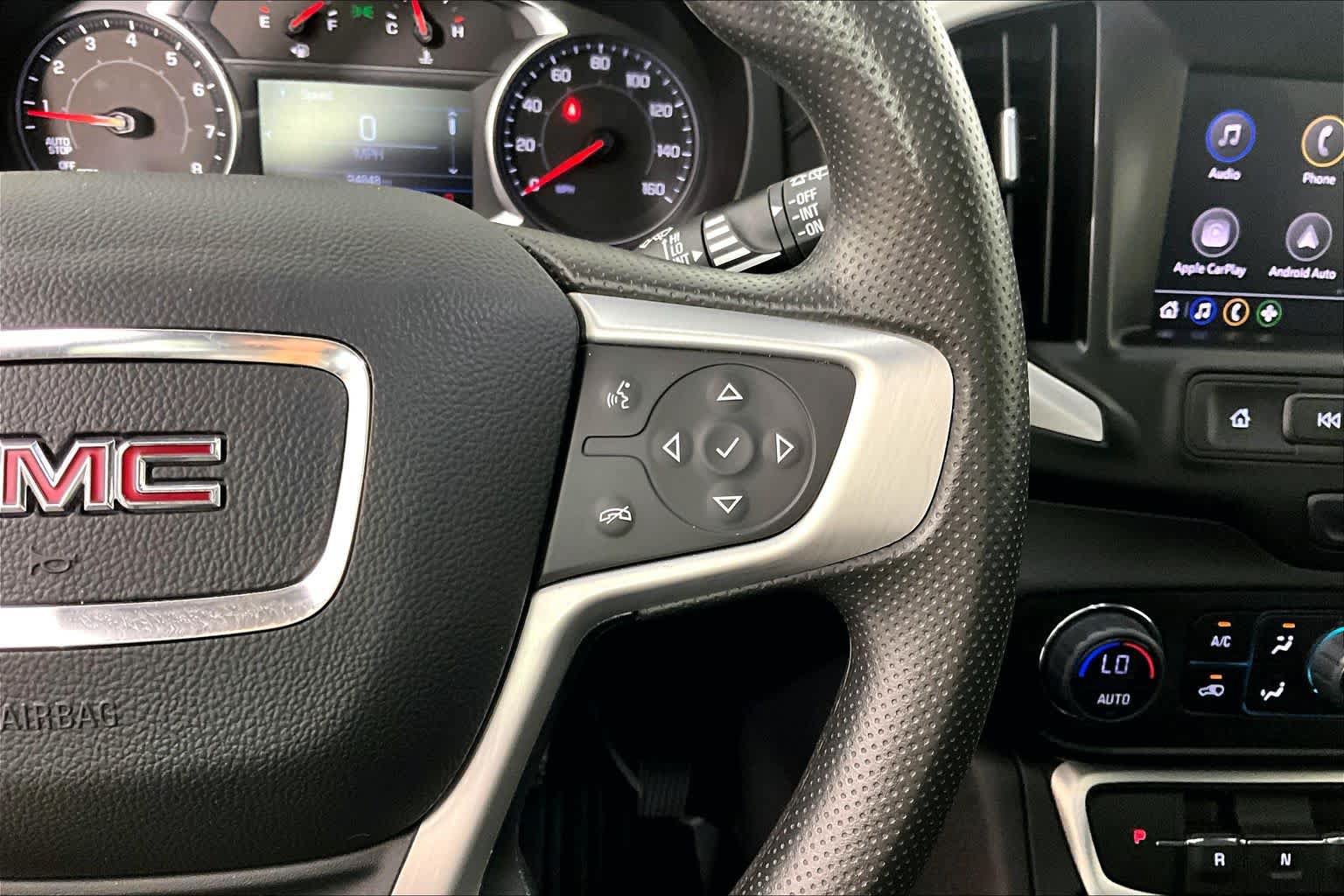Used 2024 GMC Terrain SLE w/ Driver Convenience Package FWD image 24