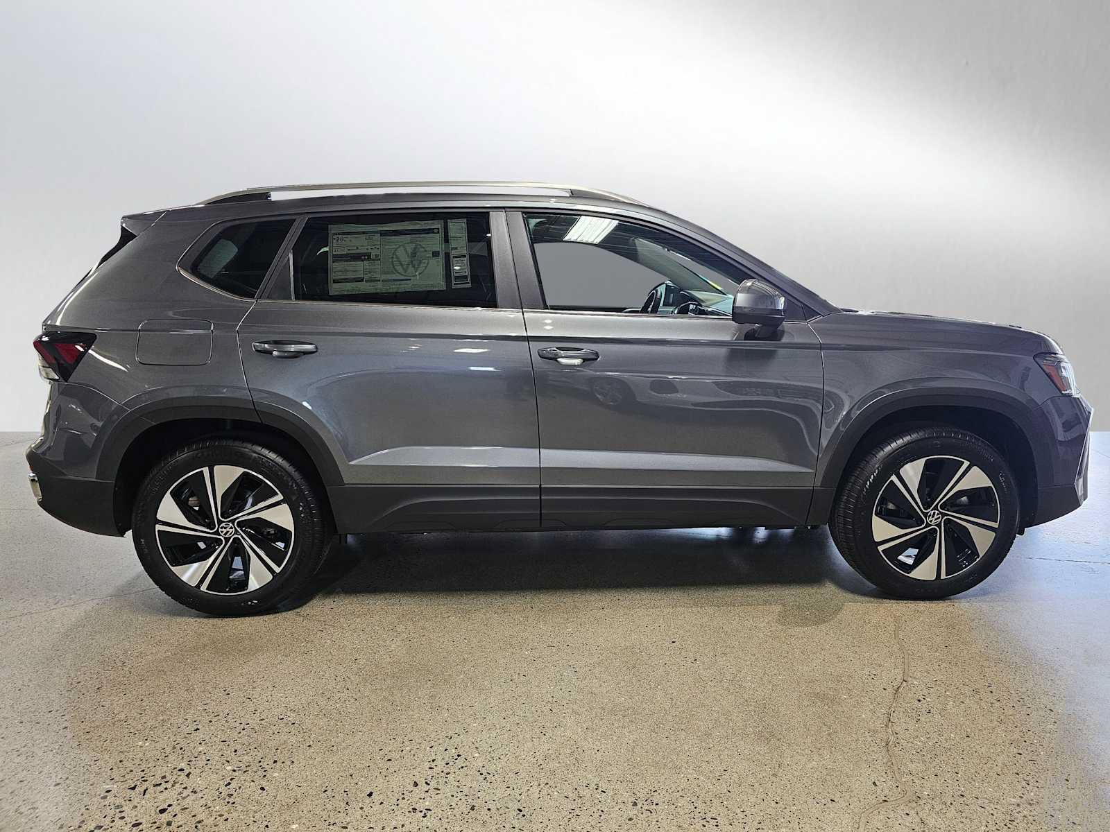 New 2026 Volkswagen Taos SE AWD/4WD image 8
