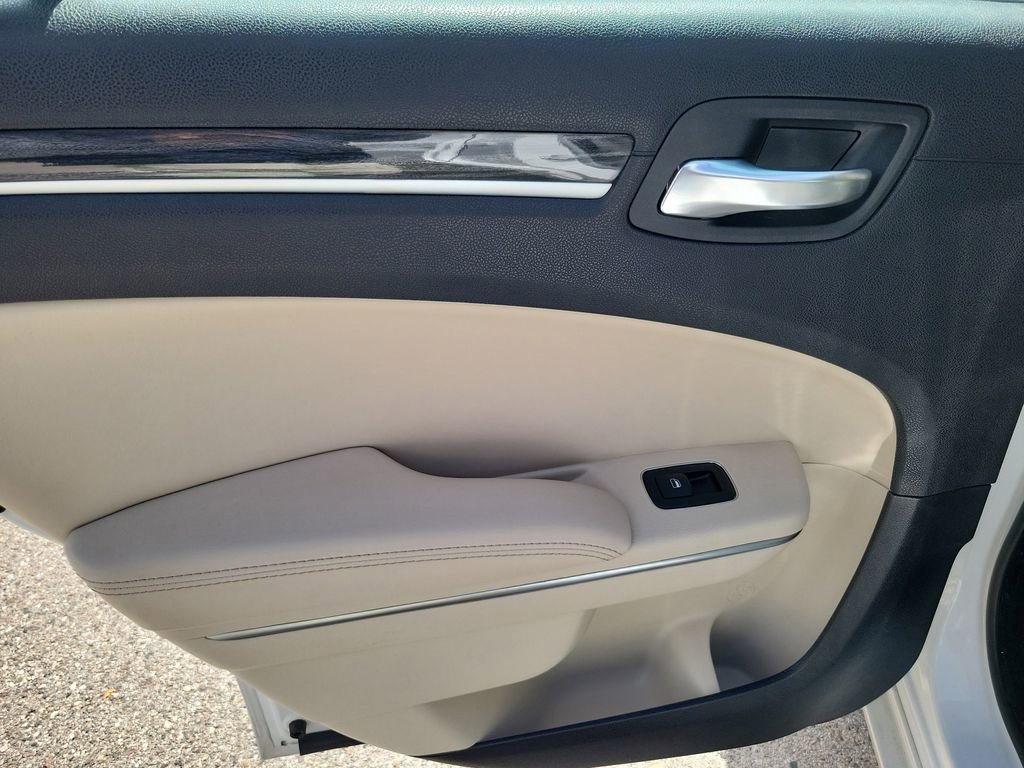 Used 2016 Chrysler 300 Limited w/ Driver Convenience Group image 17