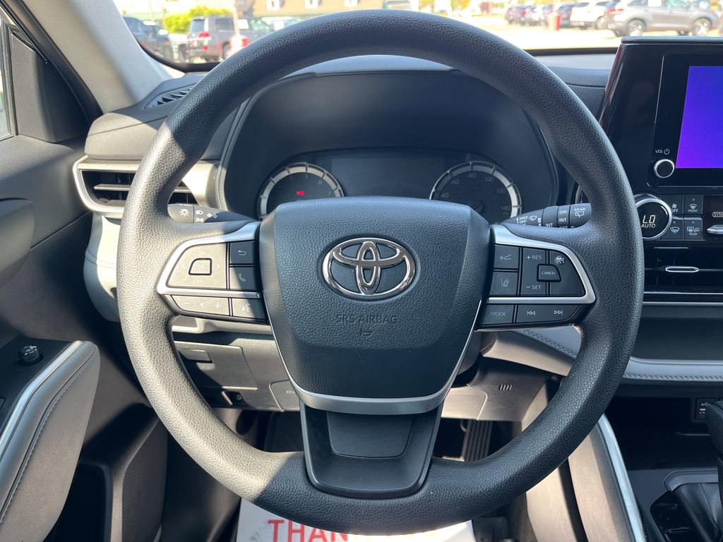 Certified 2023 Toyota Highlander L image 17
