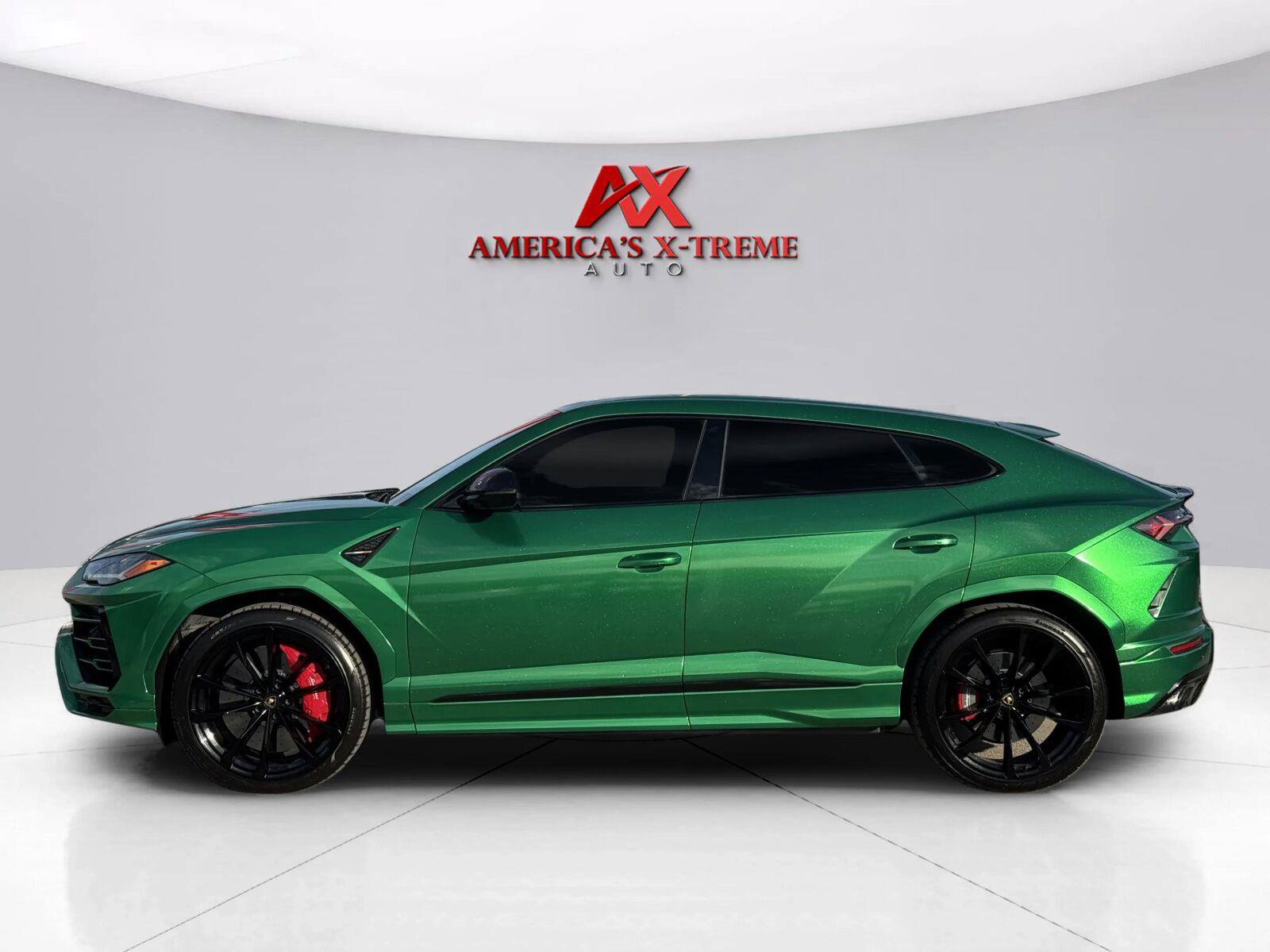 Used 2021 Lamborghini Urus AWD/4WD image 2