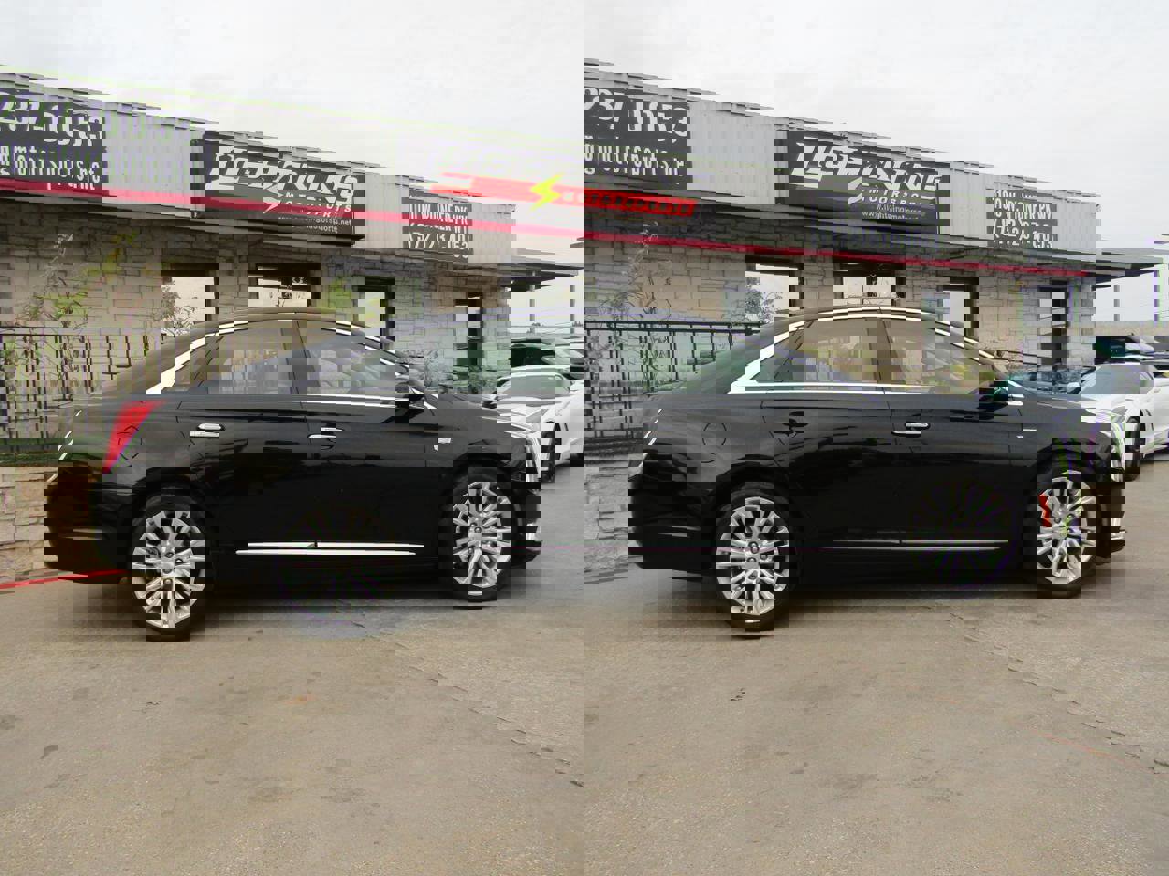 Used 2019 Cadillac XTS Luxury image 5