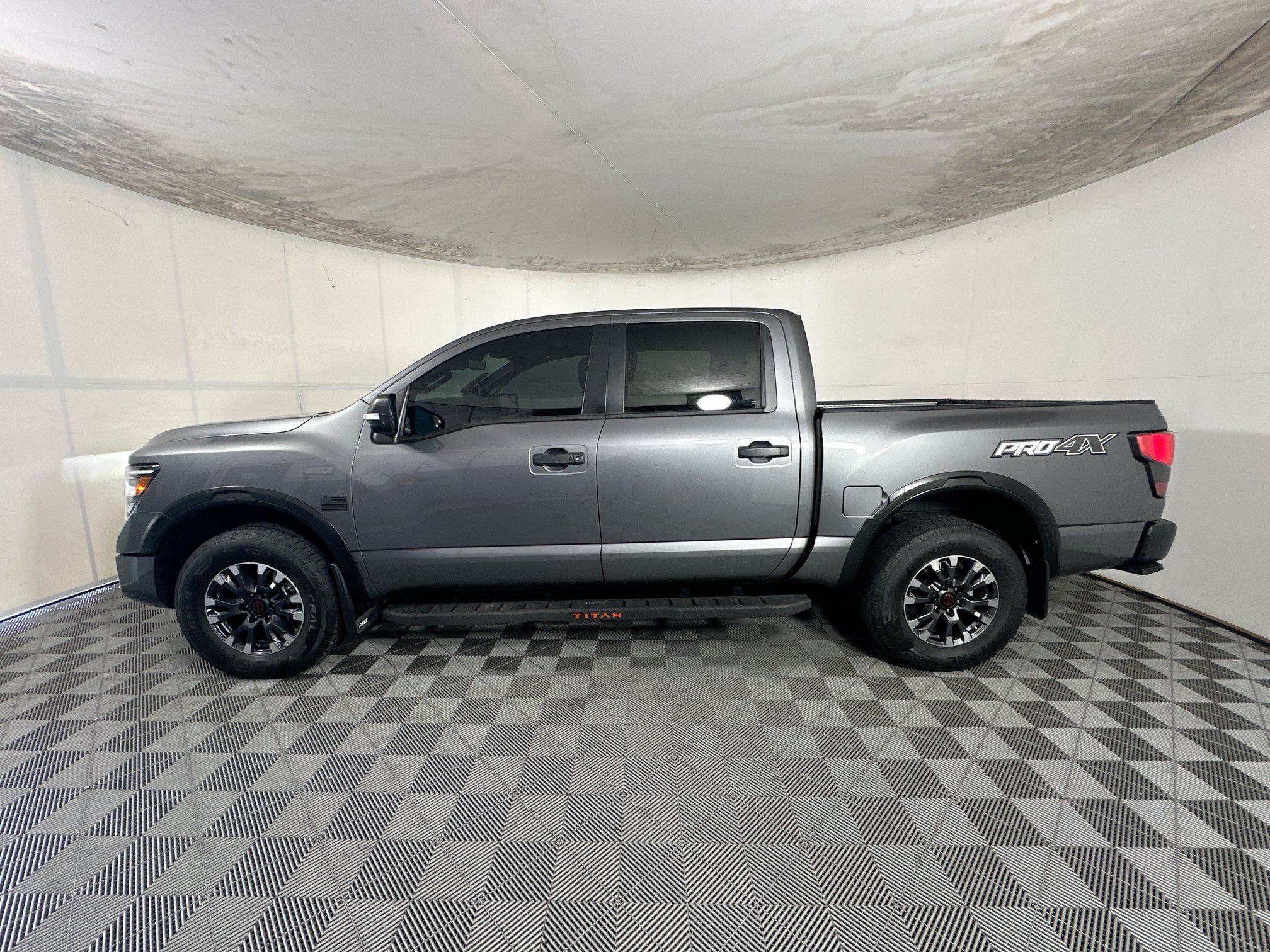 Used 2023 Nissan Titan PRO-4X w/ Pro-4x Convenience Package AWD/4WD image 6