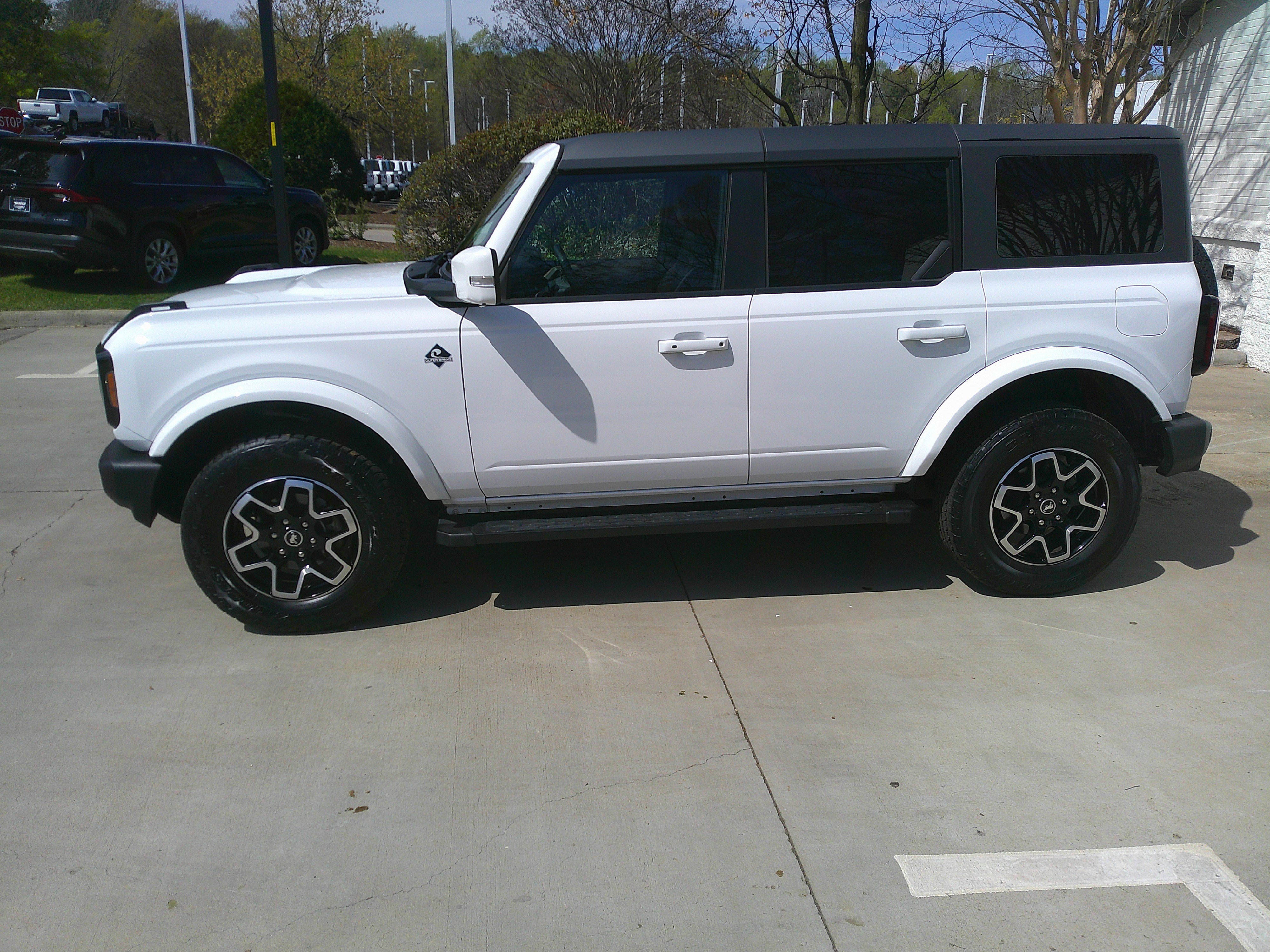 Used 2023 Ford Bronco Outer Banks image 8