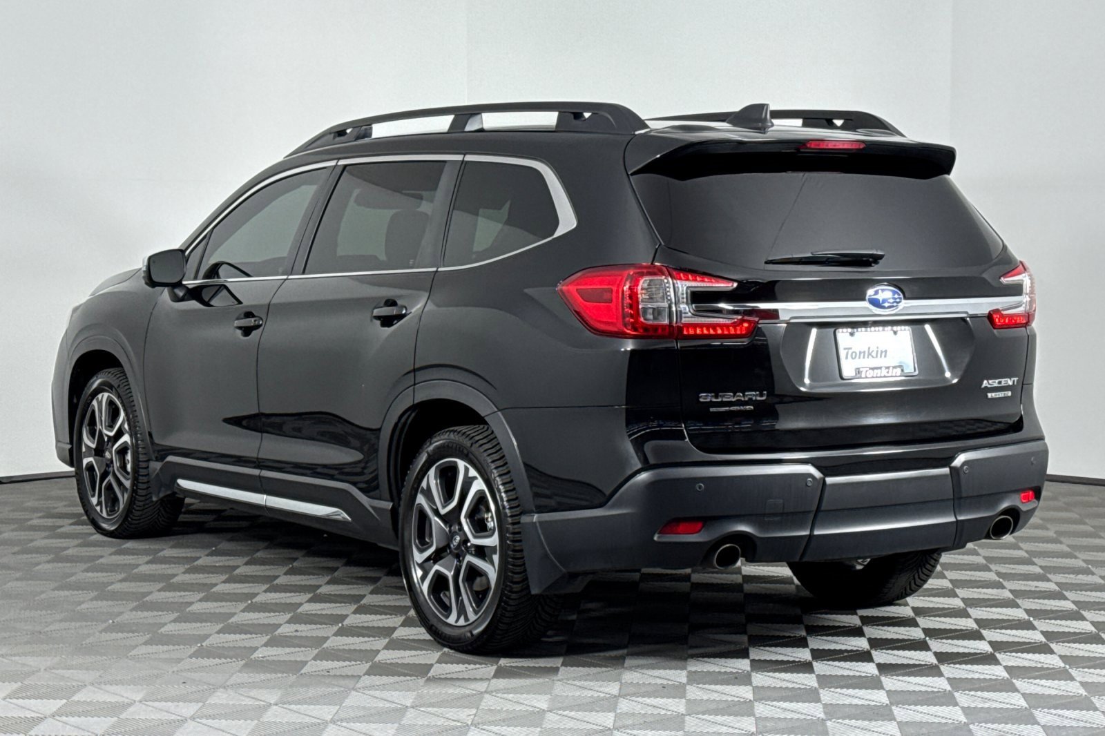 Used 2023 Subaru Ascent Limited w/ Technology Package image 6