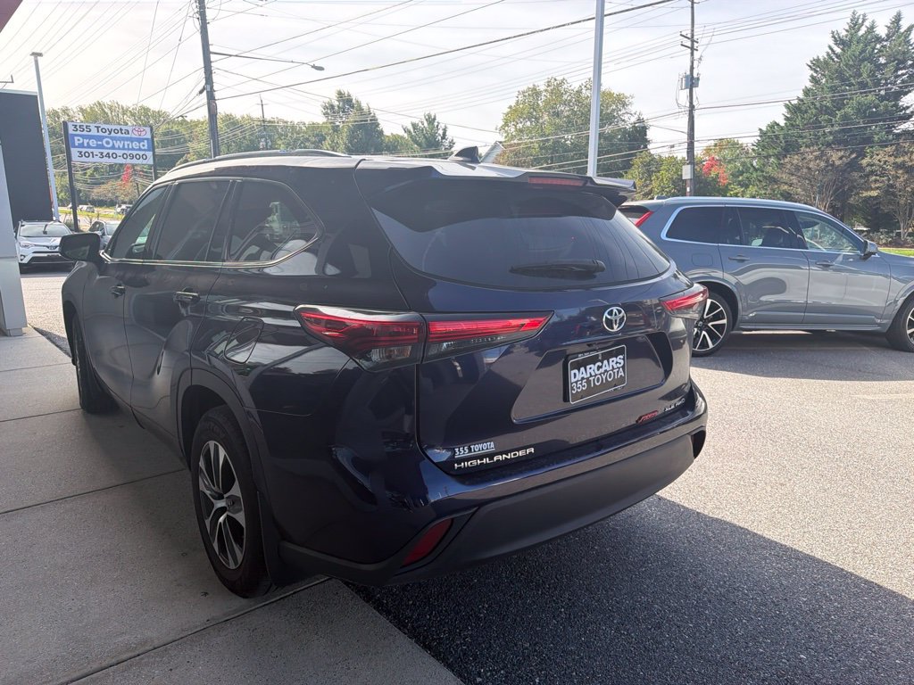 Used 2021 Toyota Highlander XLE AWD/4WD image 4