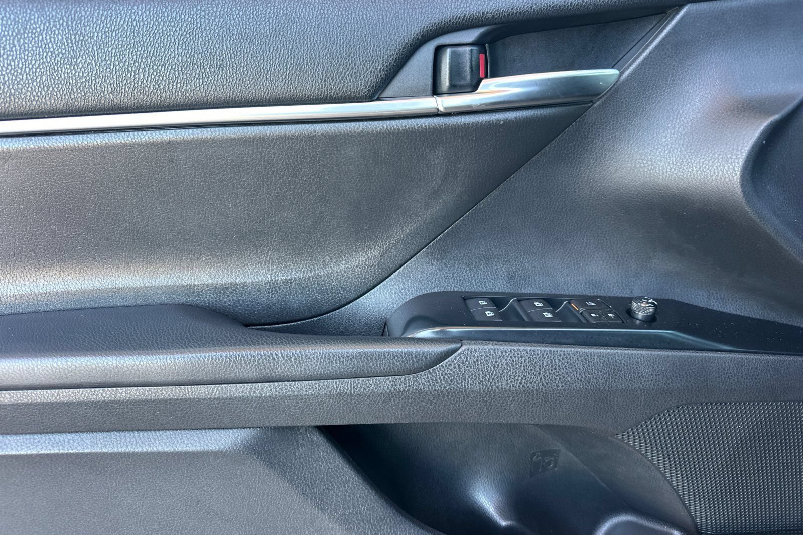 Certified 2020 Toyota Camry SE w/ Carpet Mat Package FWD image 13