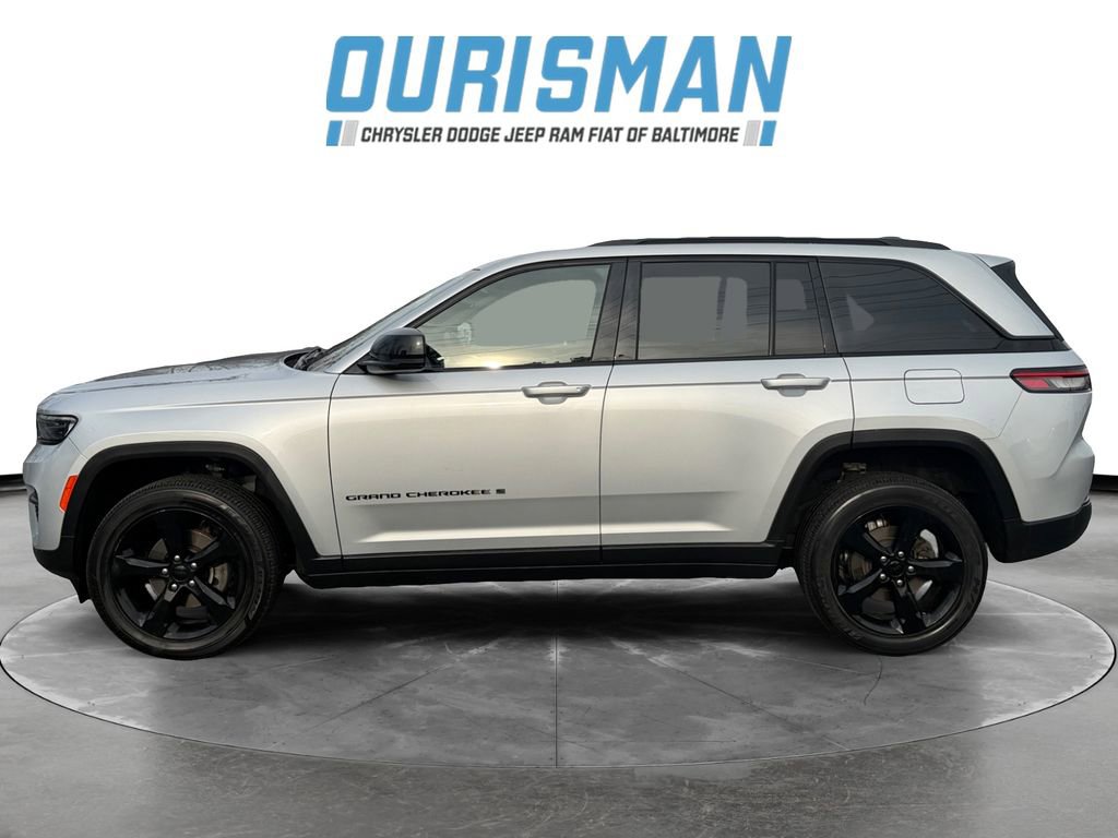 Used 2022 Jeep Grand Cherokee Altitude image 3