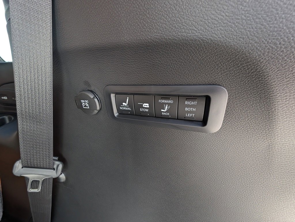 New 2026 Chrysler Pacifica Pinnacle image 53