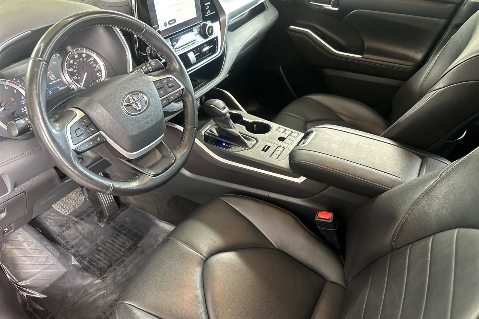 Used 2023 Toyota Highlander XLE image 11