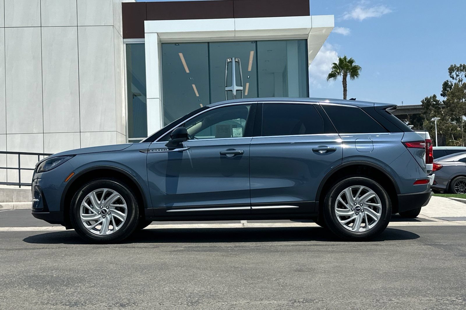 Certified 2025 Lincoln Corsair FWD image 6