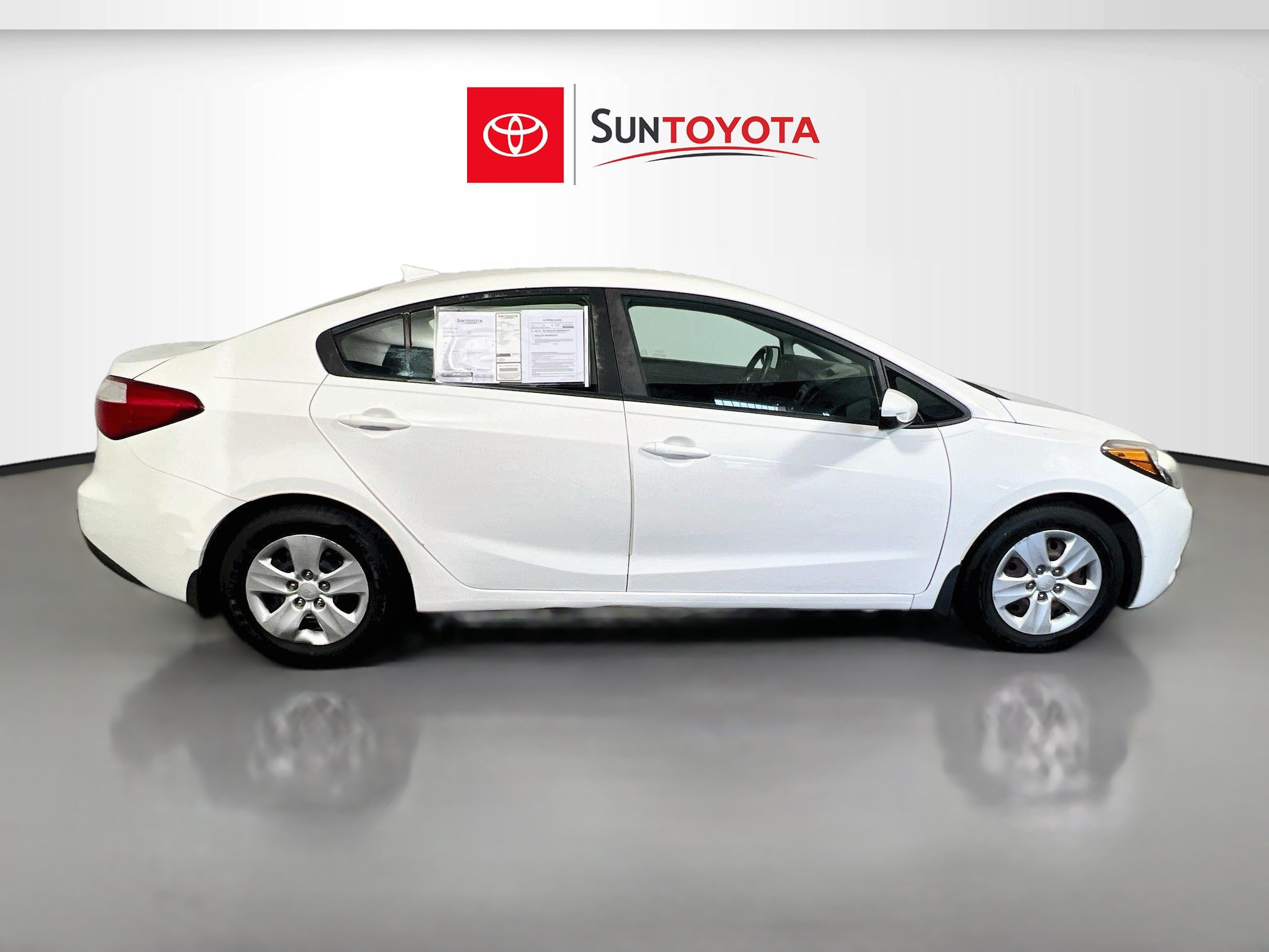 Used 2016 Kia Forte LX FWD image 2