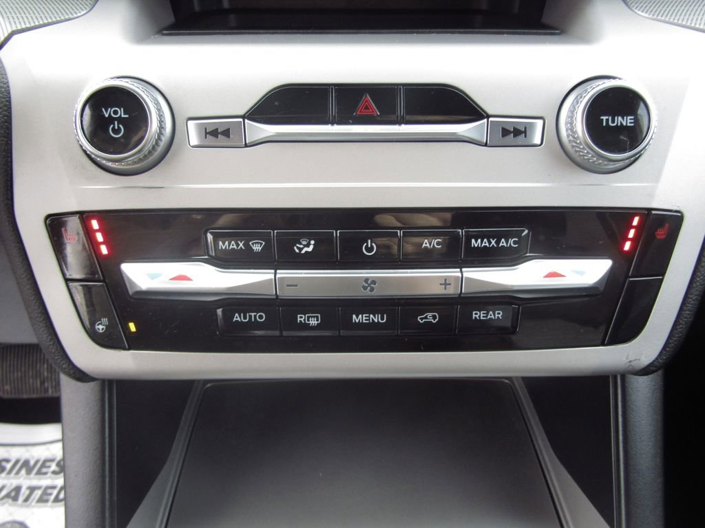 Used 2024 Ford Explorer XLT w/ Equipment Group 202A AWD/4WD image 27