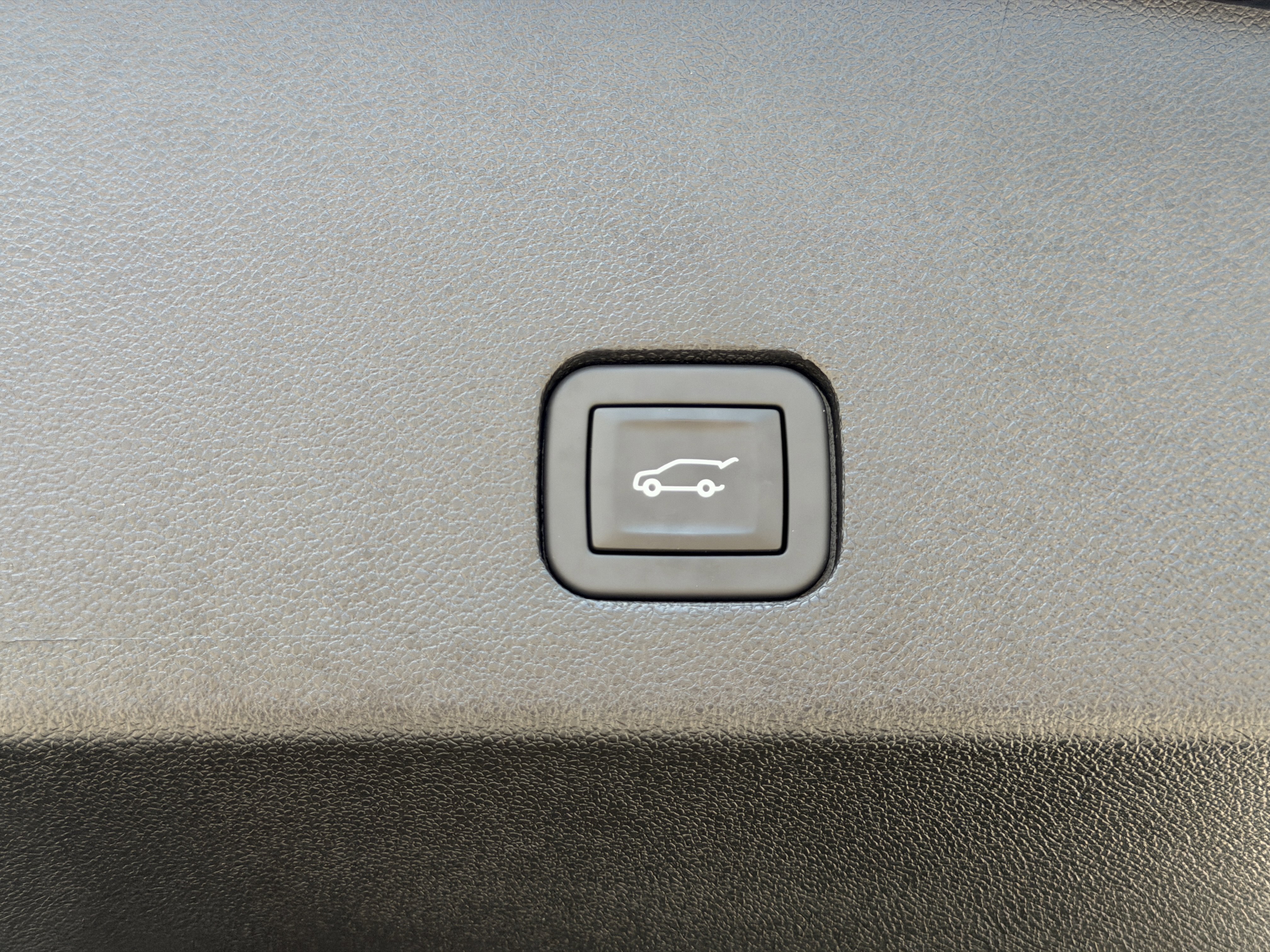 Certified 2025 Cadillac XT6 Sport w/ Platinum Package image 11