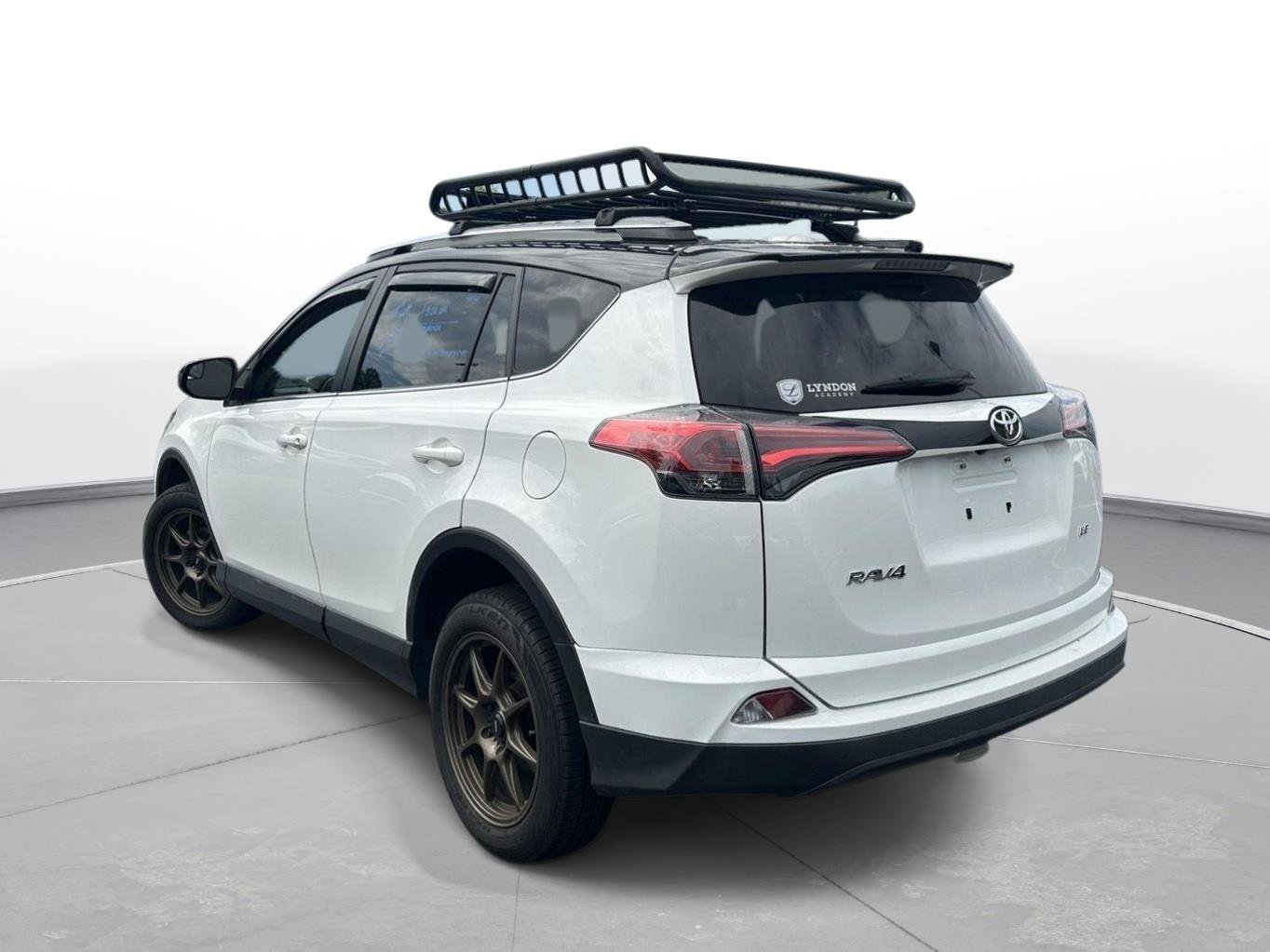 Used 2018 Toyota RAV4 LE FWD image 7