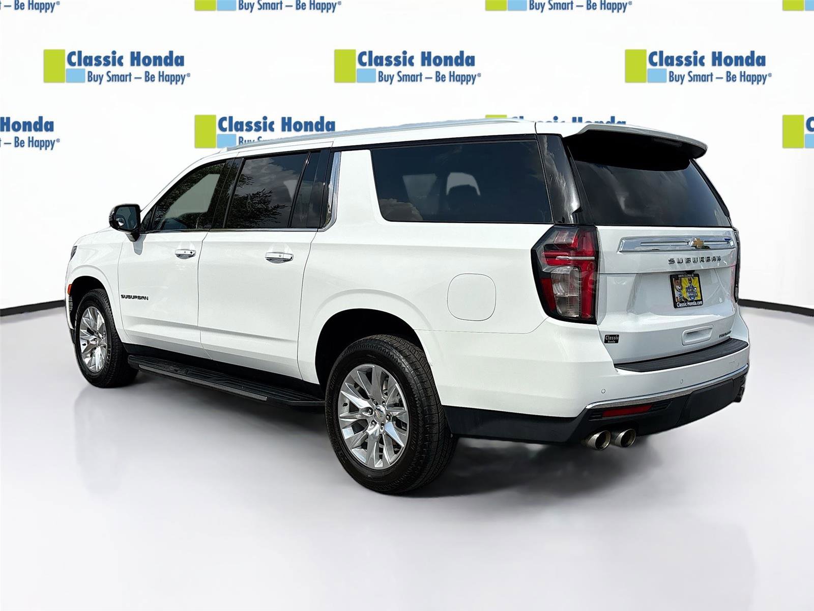 Used 2023 Chevrolet Suburban Premier image 5