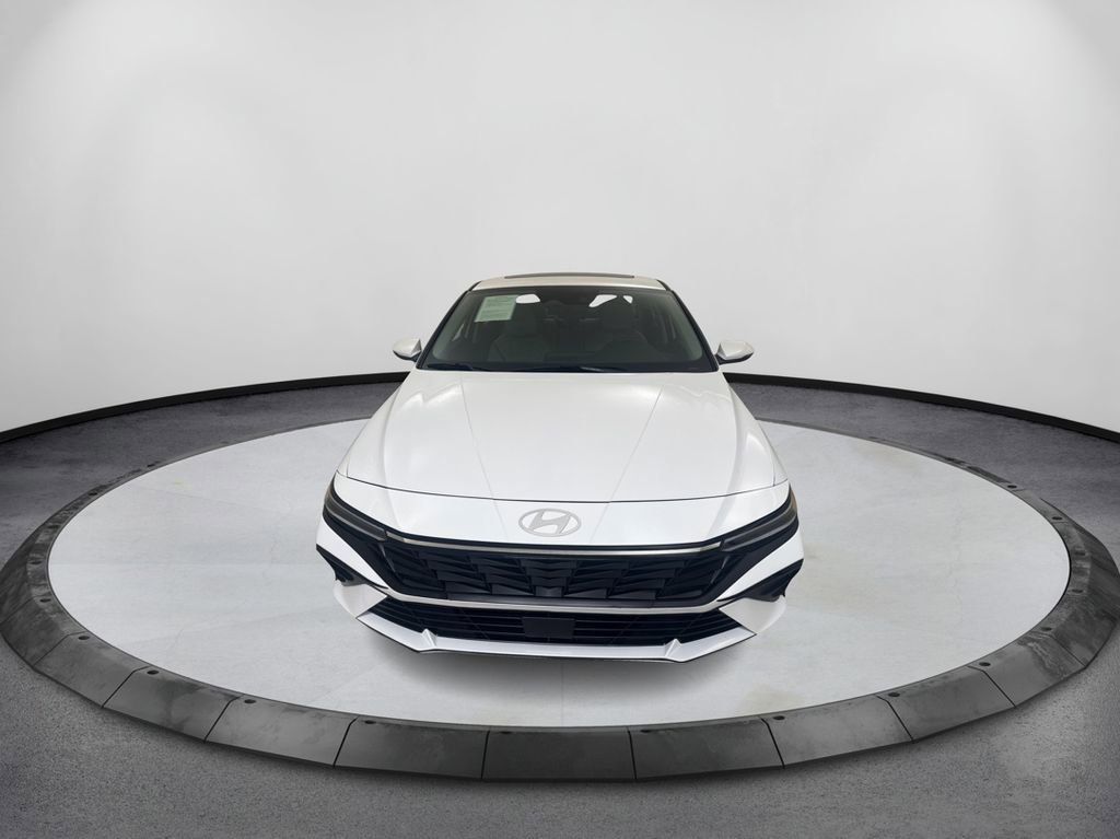 Used 2025 Hyundai Elantra Limited FWD image 2