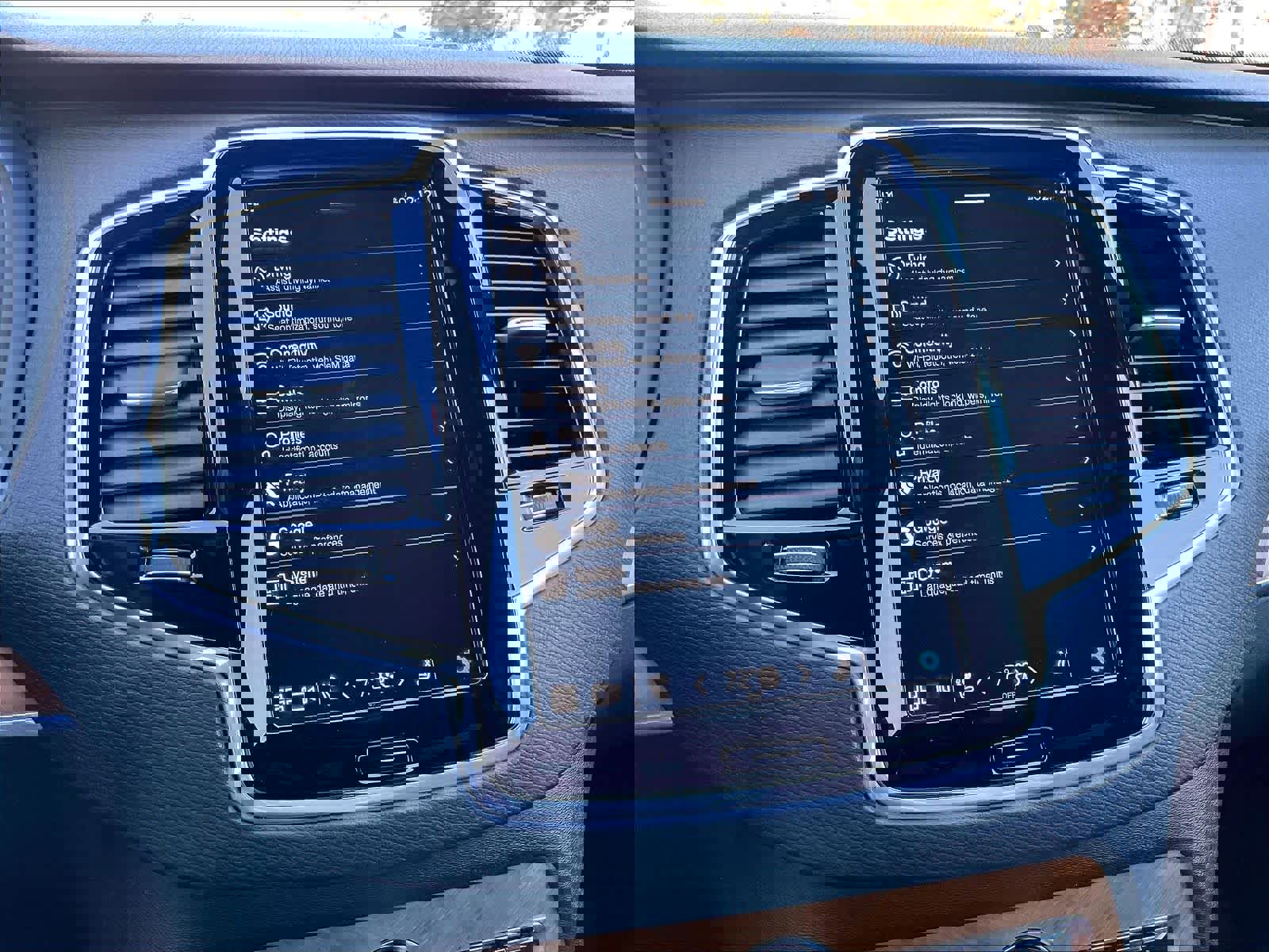 Used 2023 Volvo XC90 T8 Plus image 39