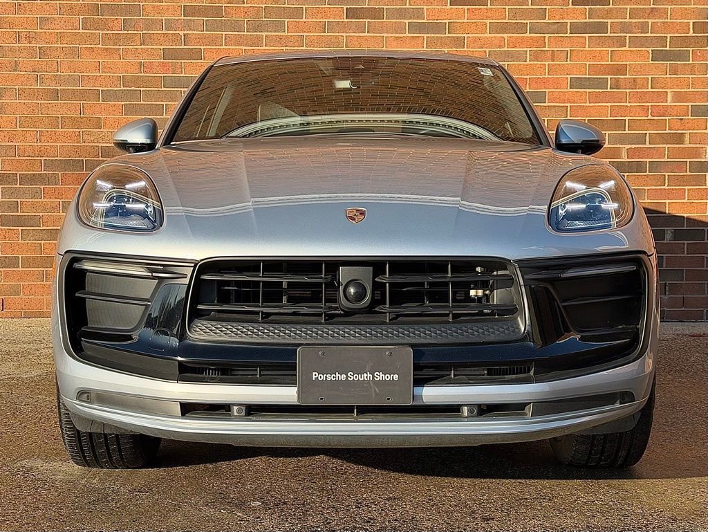 Certified 2025 Porsche Macan image 10