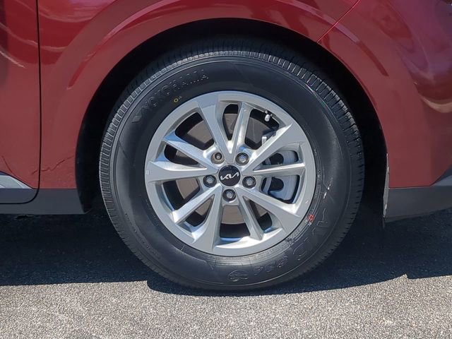 Used 2024 Kia Carnival LX image 11